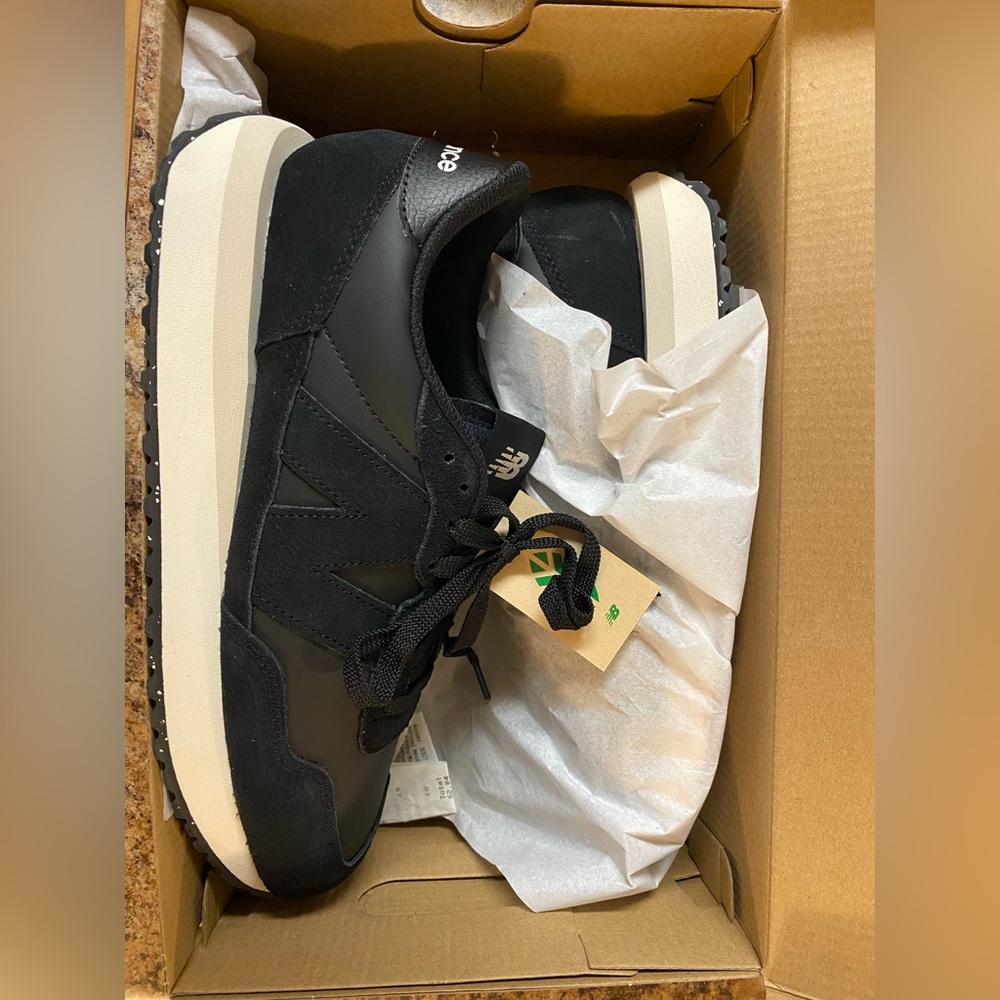 New Balance 237